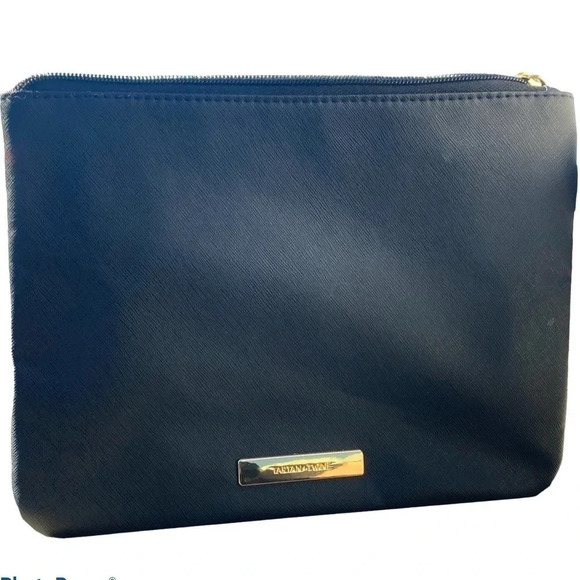 tarttan & Twine Handbags - Tartan & Twine black Vegan Saffiano Leather gold  zipper Clutch